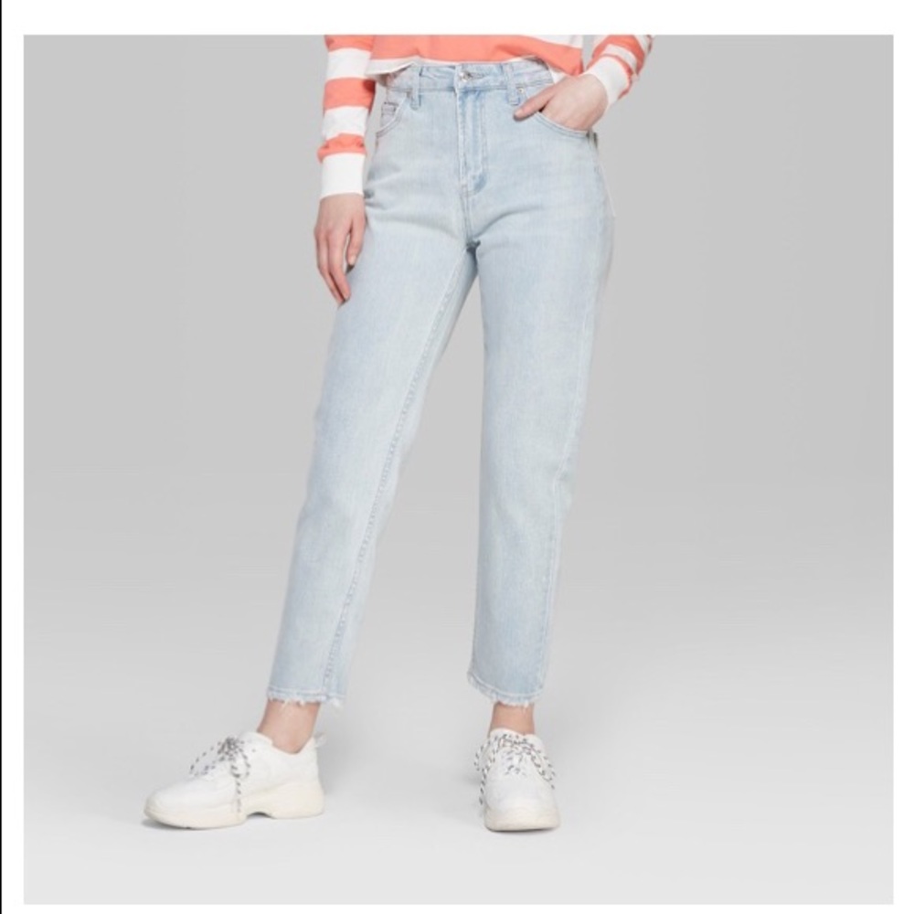 High Rise Light Wash Mom Jeans Size 0